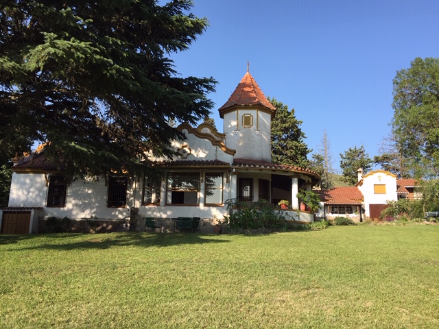 Haupthaus und Nebengebäude befinden sich in guten Zustand.